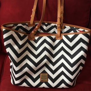 Dooney & Bourke chevron tote handbag EUC